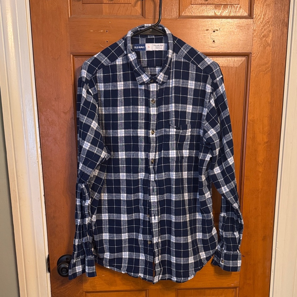 Old Navy Men's Navy and White Checkered Shirt